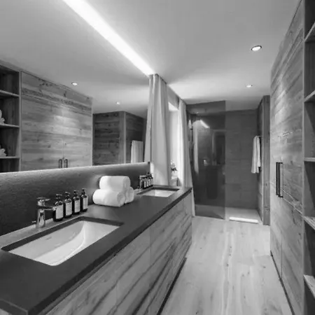 Apartma Elegant House In