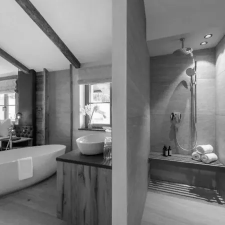 Apartma Elegant House In